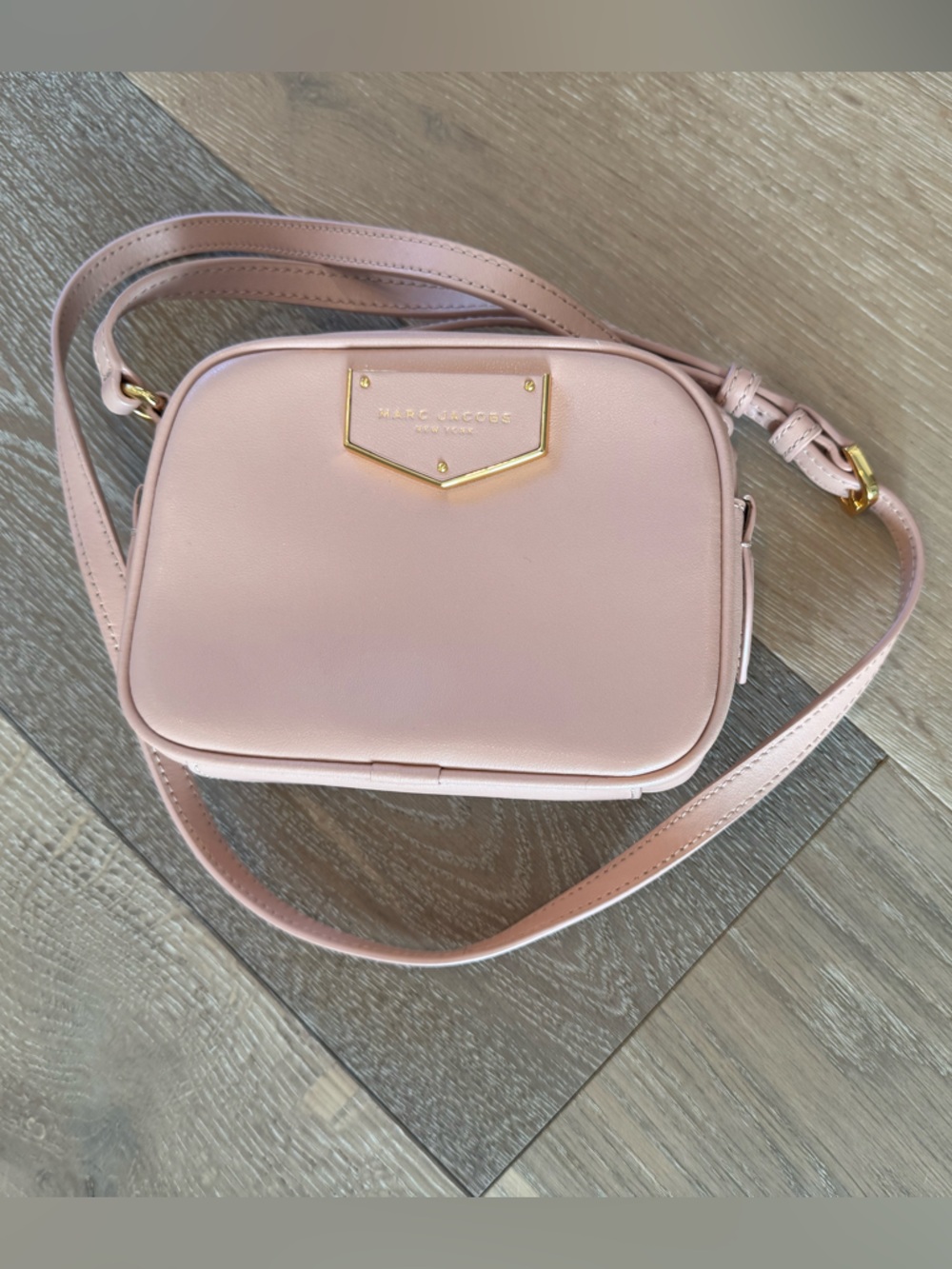Marc Jacobs Ballet Pink Voyager Crossbody Bag EUC